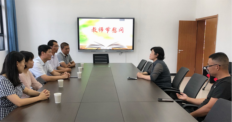 情系教育事業(yè)，慰問(wèn)溫暖人心
