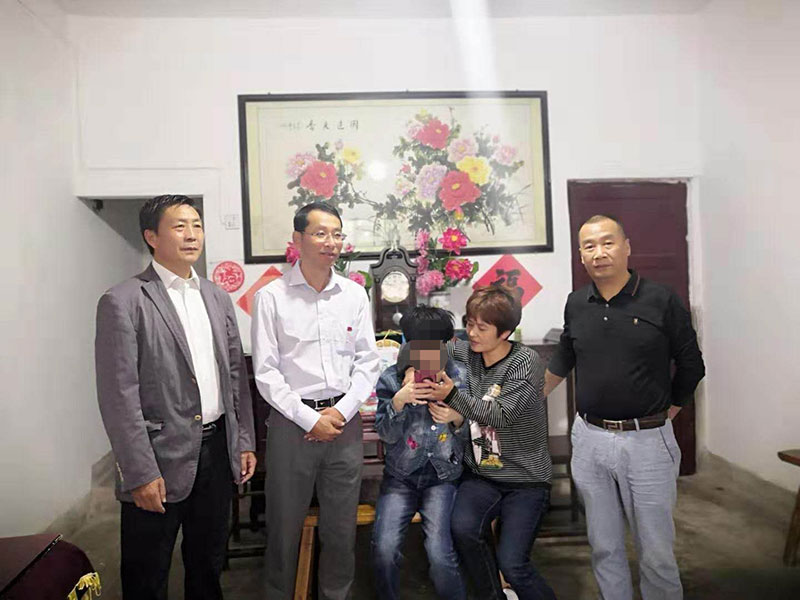 主題教育正當時 志愿服務暖民心——區(qū)城建投公司黨支部開展志愿服務、點亮“微心愿”黨日活動