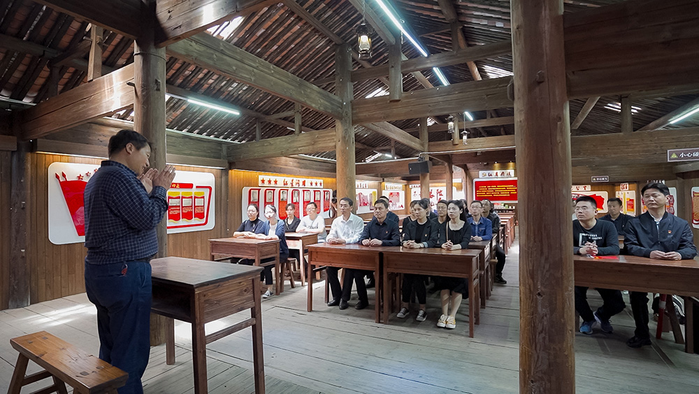 屯溪區(qū)國投集團開展學黨史、祭英烈主題黨日活動
